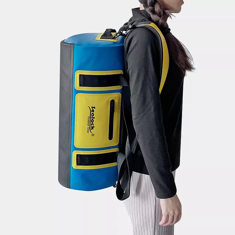 Αδιάβροχη τσάντα Duffel με αεροστεγές φερμουάρ vs Roll Top Κλείσιμο